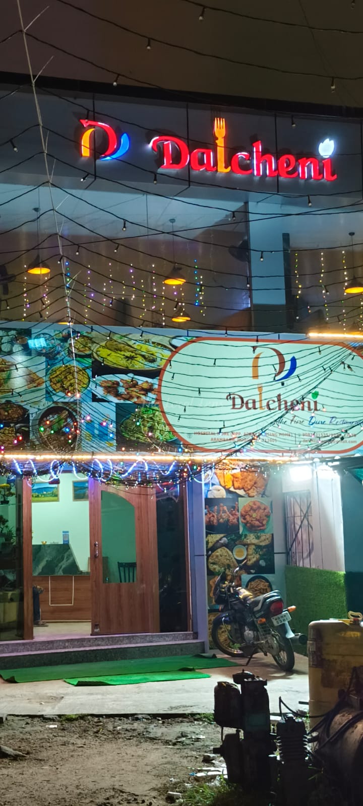 Dalcheni storefront glowing at night